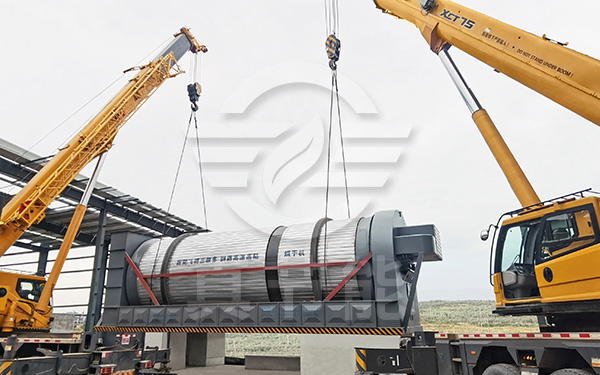 淀粉渣烘干機(jī)吊裝現(xiàn)場(chǎng) 淀粉渣烘干機(jī)吊裝現(xiàn)場(chǎng)